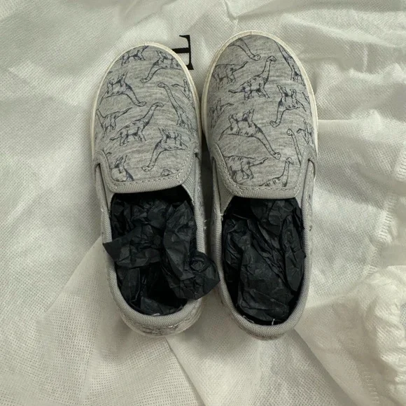 Bundle of three toddler shoes - Picture 5 of 16